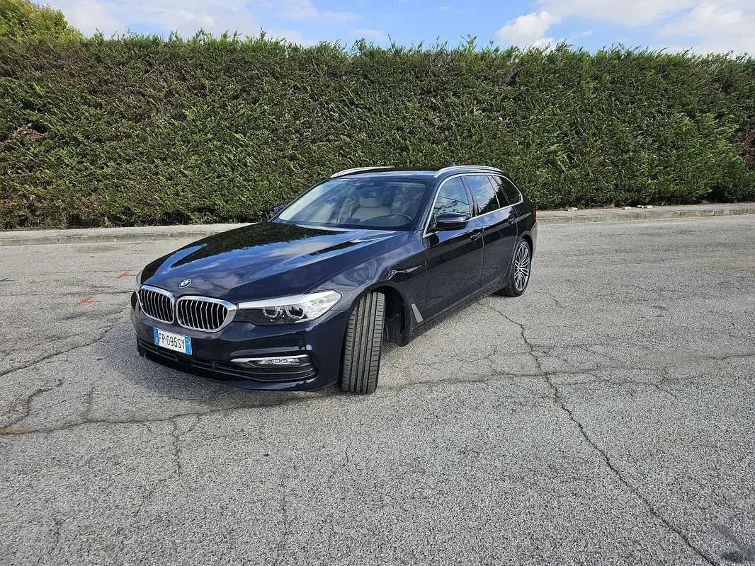 Usata BMW 520 Luxury Line 190 CV (139 kW) 2018 Blu/azzurro Station wagon