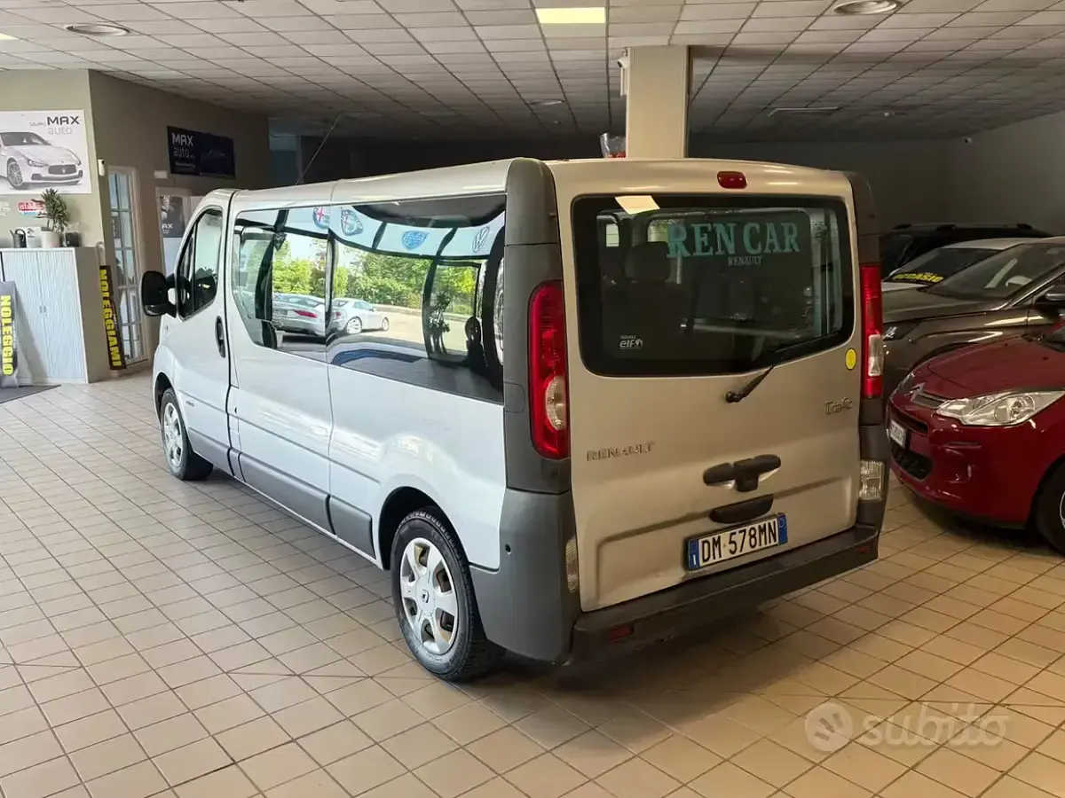 Usata Renault Trafic 114 CV (83 kW) 2008 Grigio Monovolume