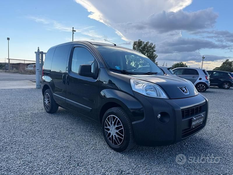 Nero Usata 2015 Peugeot Bipper Monovolume | 6350 € (Buon prezzo) - Immagine 1/4