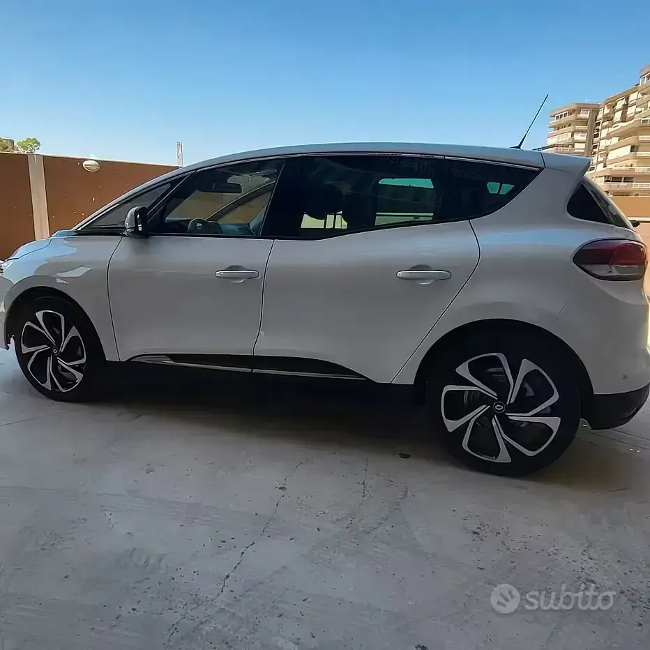 Usata Renault Scénic Bose Edition 160 CV (117 kW) 2017 Bianco Monovolume