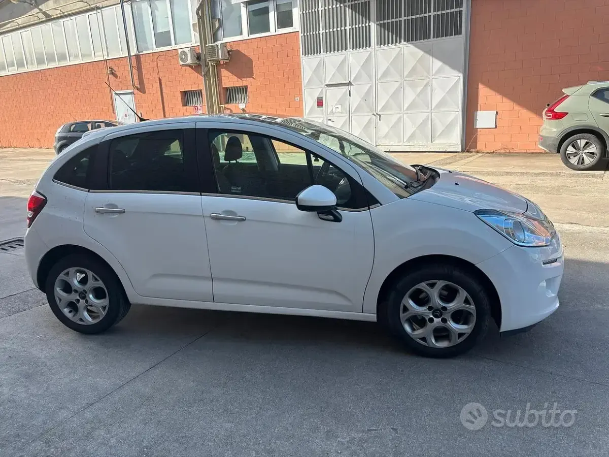 Gebraucht Citroën C3 Live 82 PS (60 kW) 2017 Weiß Limousine