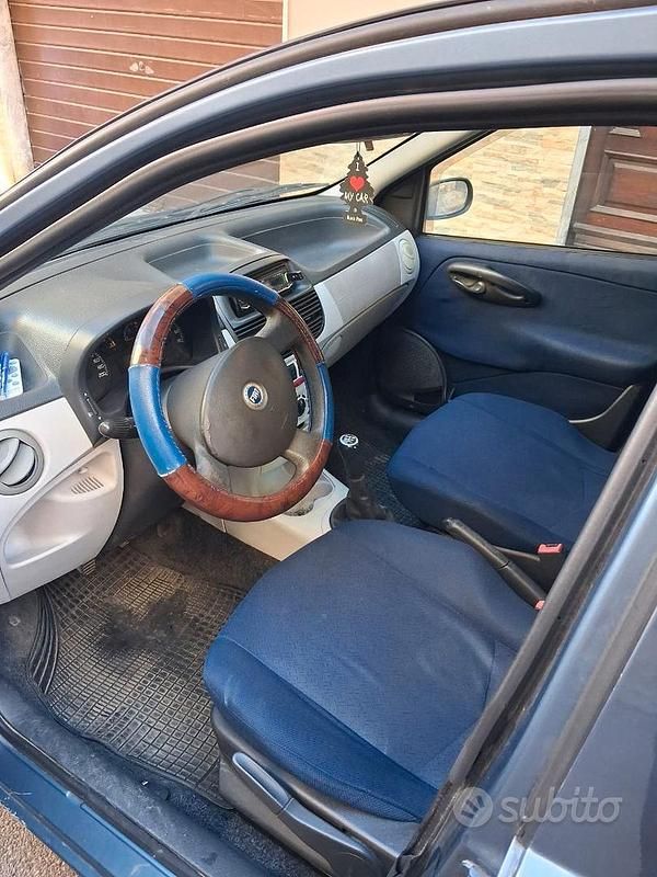 Usata Fiat Punto 2005 Blu Utilitaria