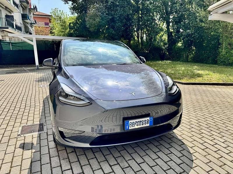 Usata Tesla Model Y 378 kW (514 CV) 2023 Grigio SUV
