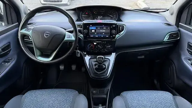Usata Lancia Ypsilon Gold 69 CV (50 kW) 2023 Bianco Utilitaria