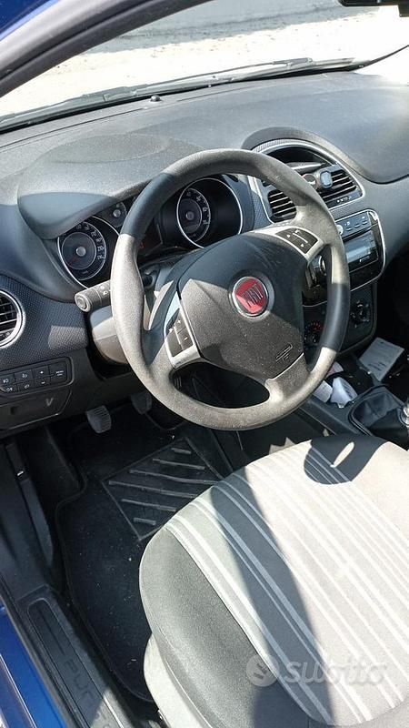 Usata Fiat Punto 2011 Blu Utilitaria