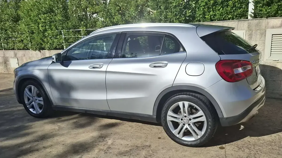 Usata Mercedes GLA200 136 CV (100 kW) 2016 Argento SUV