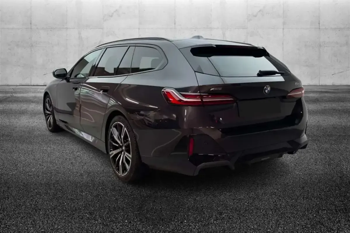 Usata BMW 540 M Sport 286 CV (210 kW) 2025 Grigio Station wagon