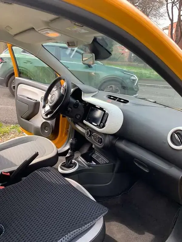 Usata Renault Twingo 65 CV (47 kW) 2022 Giallo Utilitaria