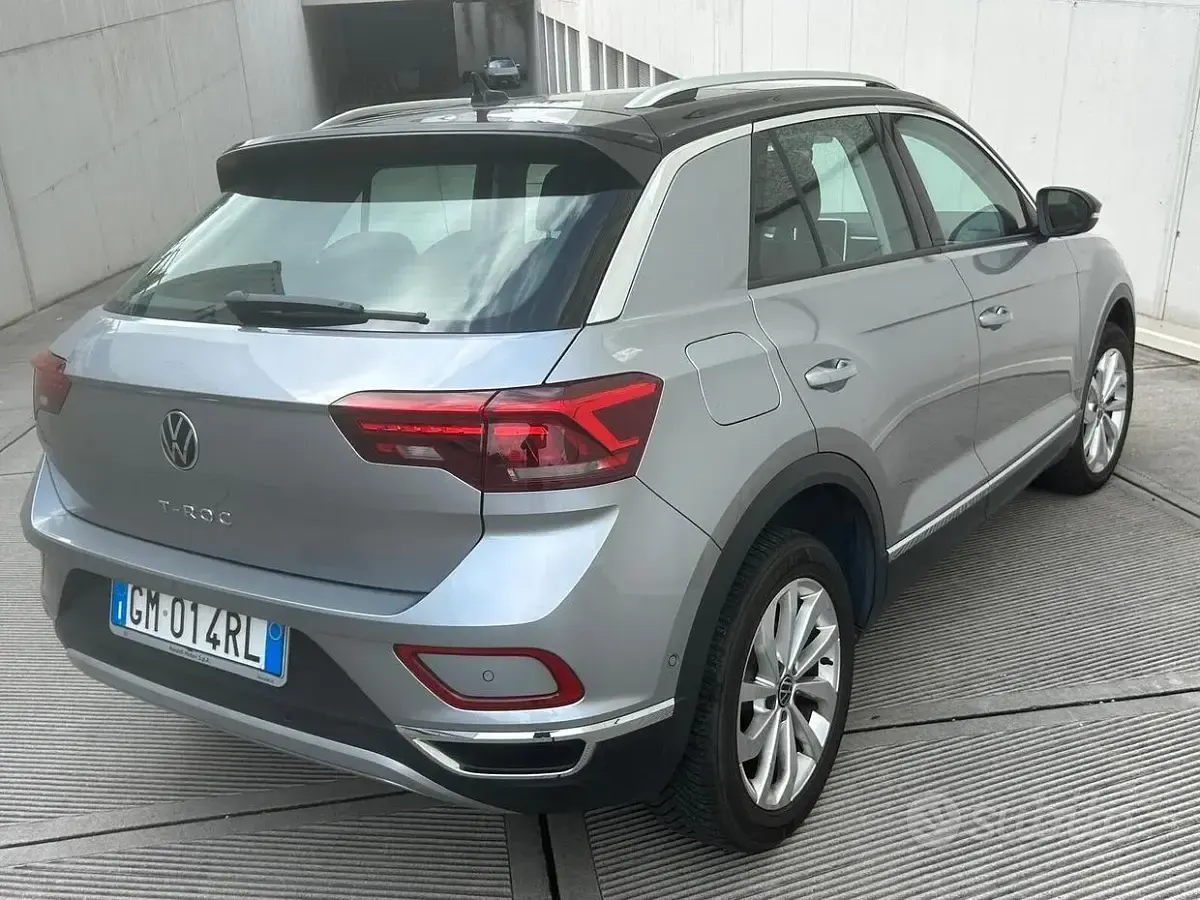 Usata VW T-Roc R-line 150 CV (110 kW) 2023 Grigio SUV
