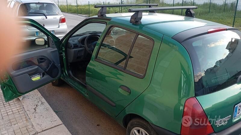 Usata Renault Clio II 75 CV (55 kW) 2002 Verde Berlina