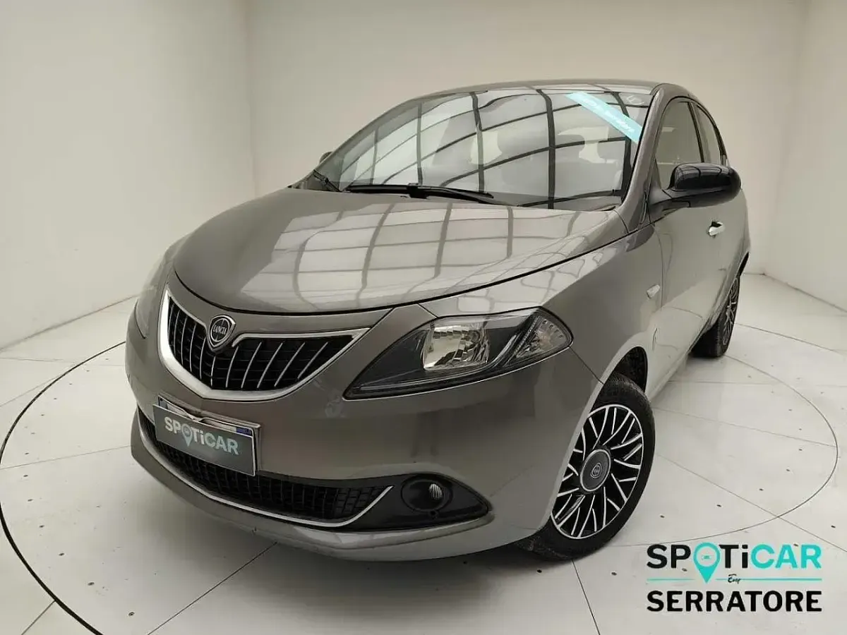 Usata Lancia Ypsilon S 70 CV (51 kW) 2024 Grigio Utilitaria