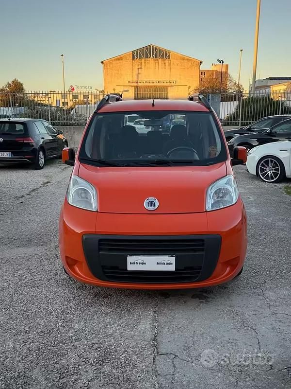 Usata Fiat Qubo Trekking 75 CV (55 kW) 2011 Arancione Monovolume