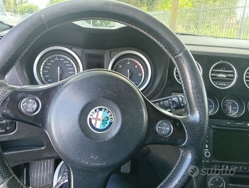 Usata Alfa Romeo 159 140 CV (102 kW) 2011 Nero Station wagon