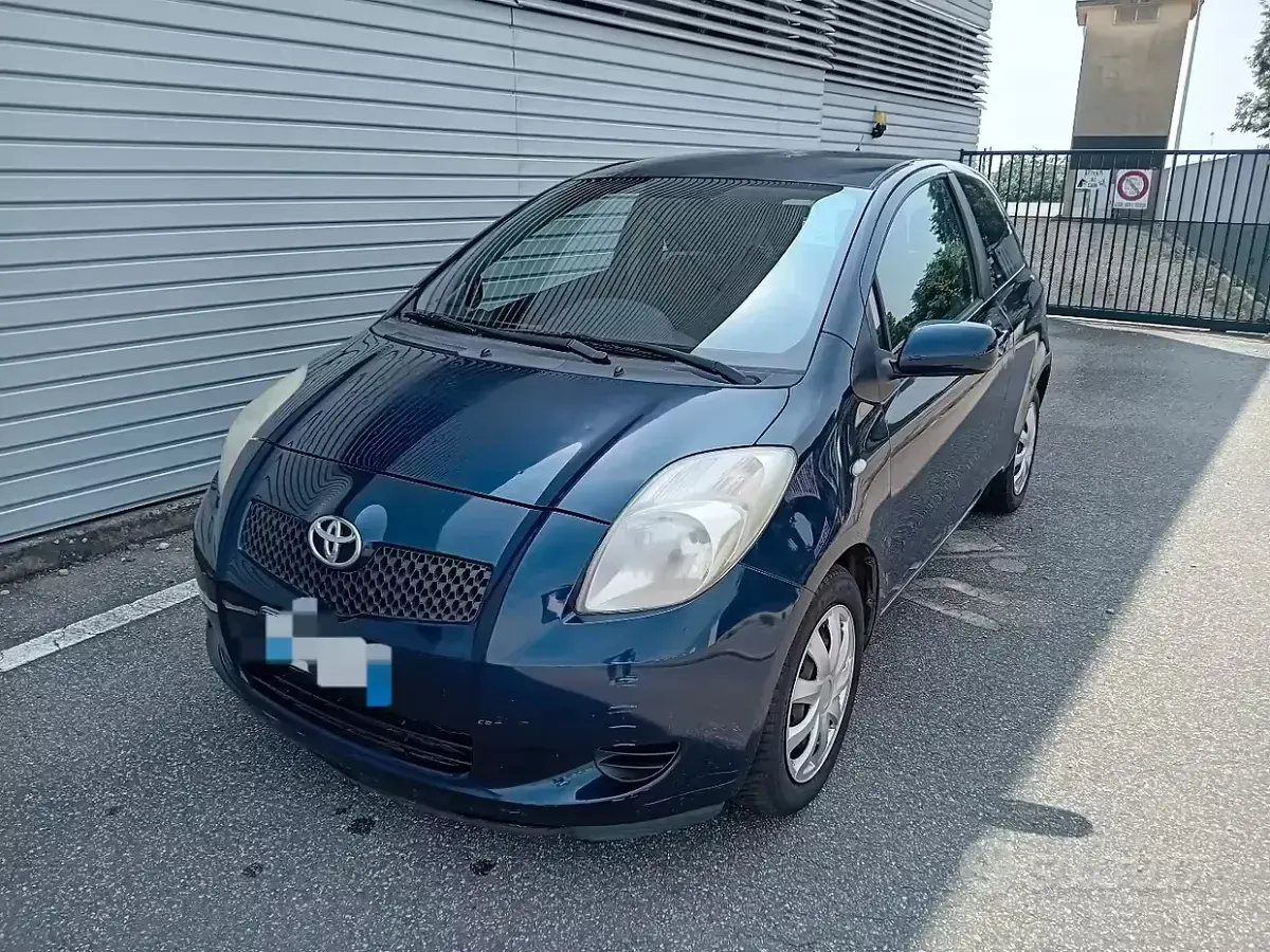 Usata Toyota Yaris 87 CV (63 kW) 2006 Bluazzurro Utilitaria