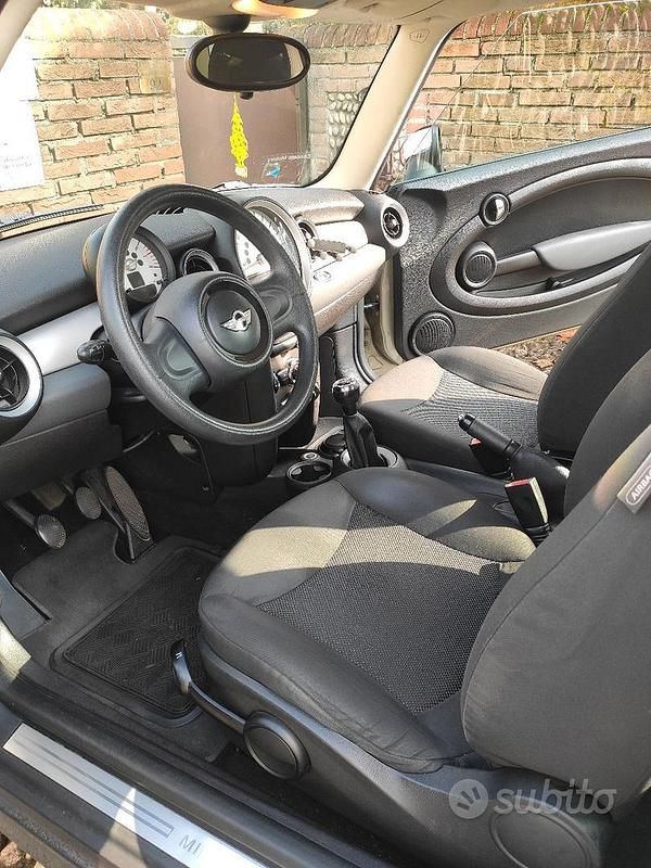 Usata Mini ONE 75 CV (55 kW) 2011 Utilitaria