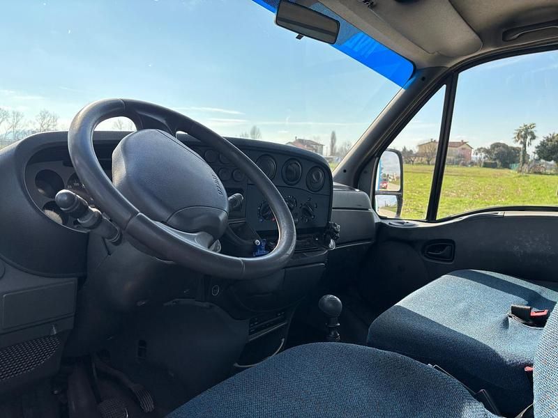 Usata Iveco Daily 145 CV (106 kW) 2004 Bianco Furgone