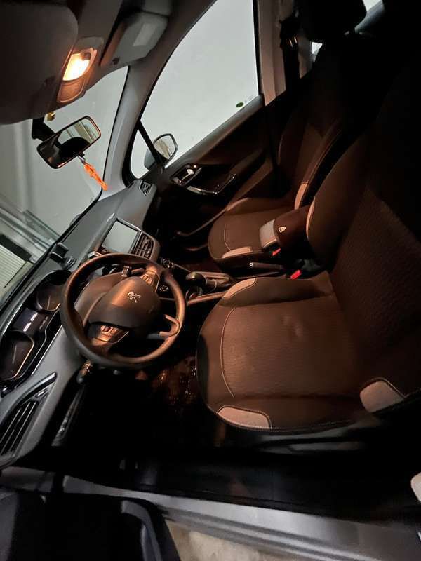 Usata Peugeot 208 Access 82 CV (60 kW) 2016 Argento Utilitaria