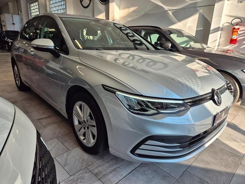Usata VW Golf VIII Life 115 CV (84 kW) 2021 Argento Berlina