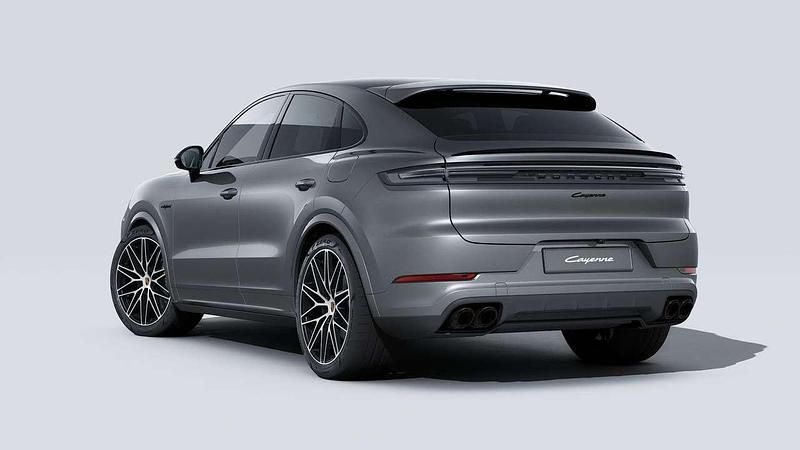 Nuova Porsche Cayenne Platinum Edition 470 CV (345 kW) 2026 Grigio quarzite SUV