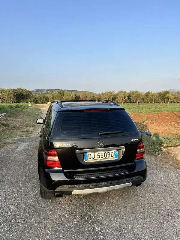Usata Mercedes ML320 224 CV (164 kW) 2007 Nero SUV