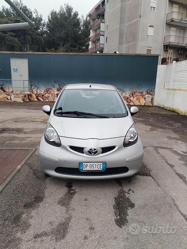 Usata Toyota Aygo 68 CV (50 kW) 2008 Grigio Utilitaria