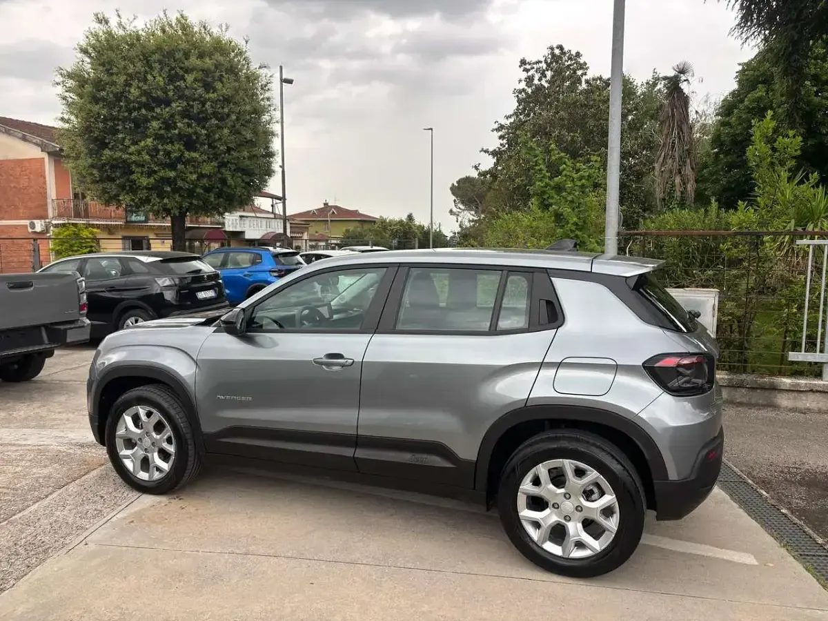 Usata Jeep Avenger 101 CV (74 kW) 2023 Grigio SUV
