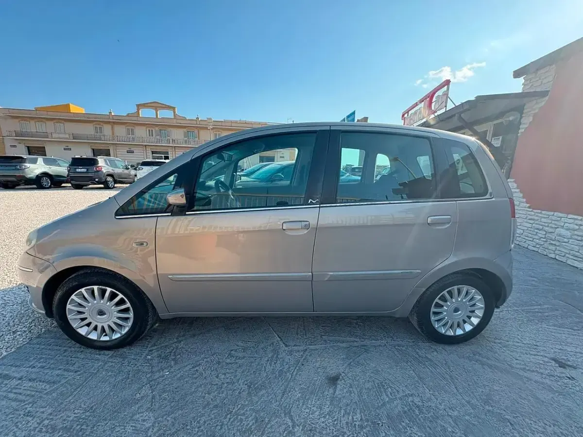 Usata Lancia Musa 90 CV (66 kW) 2008 Beige Monovolume