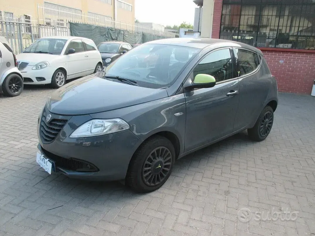 Usata Lancia Ypsilon Gold 80 CV (58 kW) 2014 Grigio Utilitaria