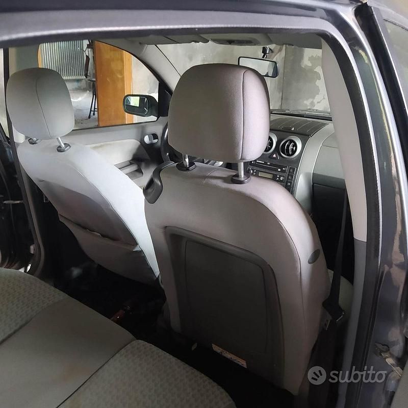 Usata Ford Fusion 68 CV (50 kW) 2003 Grigio Berlina