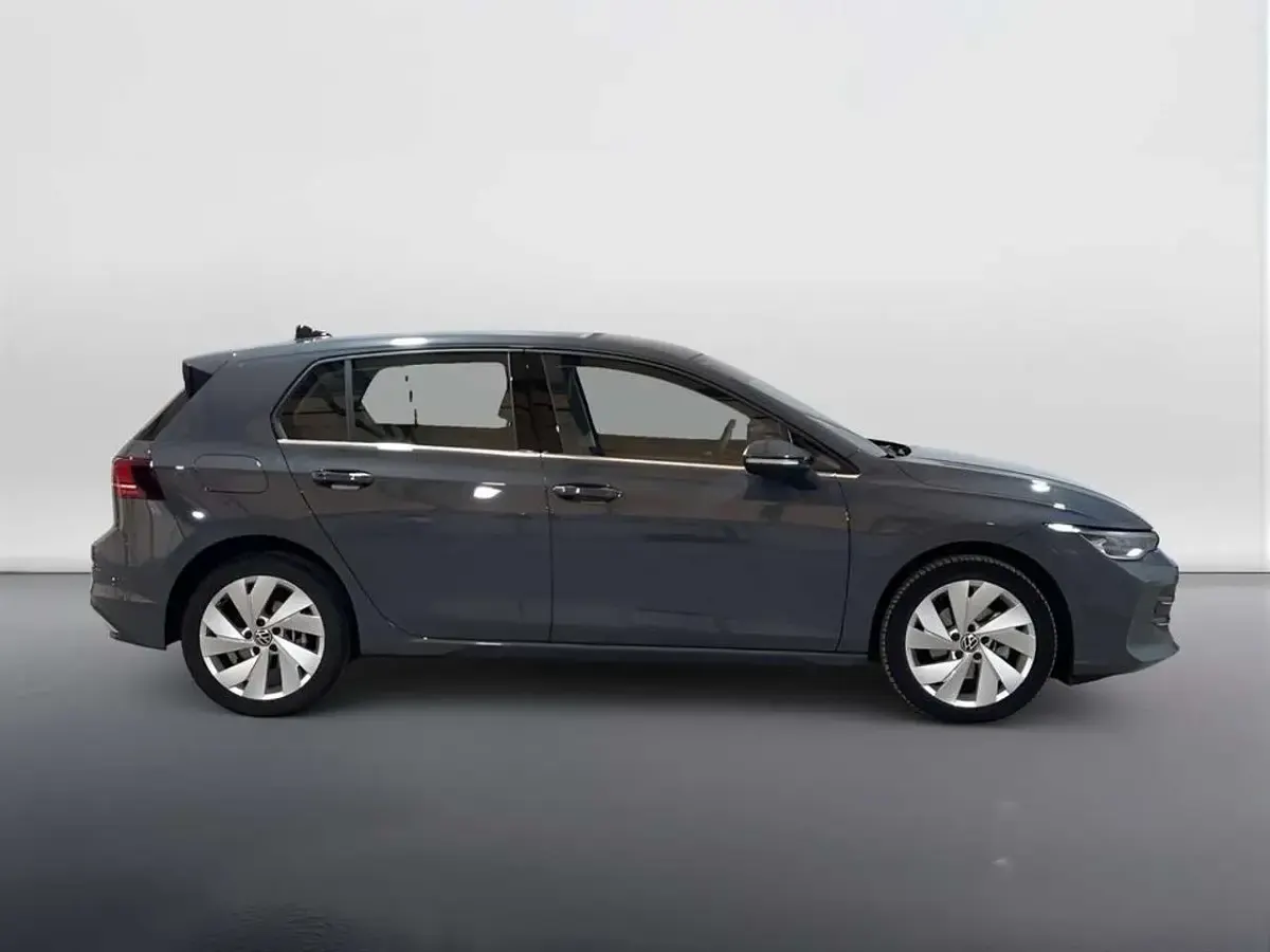 Gebraucht VW Golf VIII Style 150 PS (110 kW) 2025 Grau Limousine