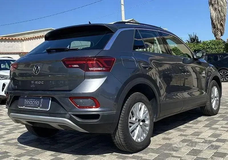 Usata VW T-Roc Life 116 CV (85 kW) 2023 Grigio SUV