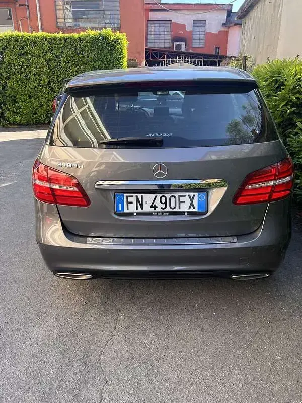 Usata Mercedes B180 Executive 109 CV (80 kW) 2018 Grigio Utilitaria