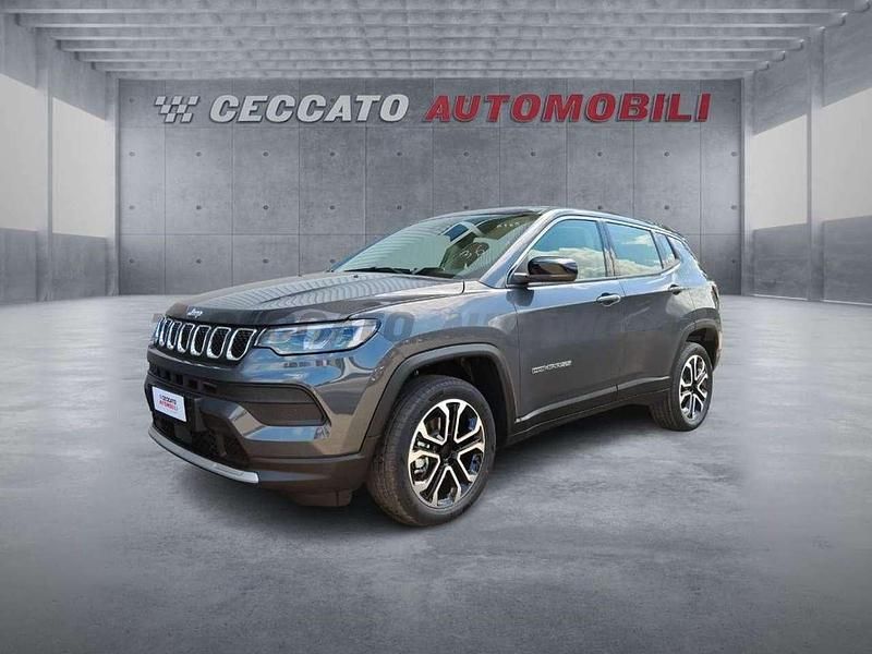 Grigio Nuova 2025 Jeep Compass Altitude SUV | 29.120 € - Immagine 1/4