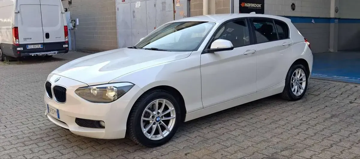 Usata BMW 114 102 CV (75 kW) 2014 Bianco perla Utilitaria