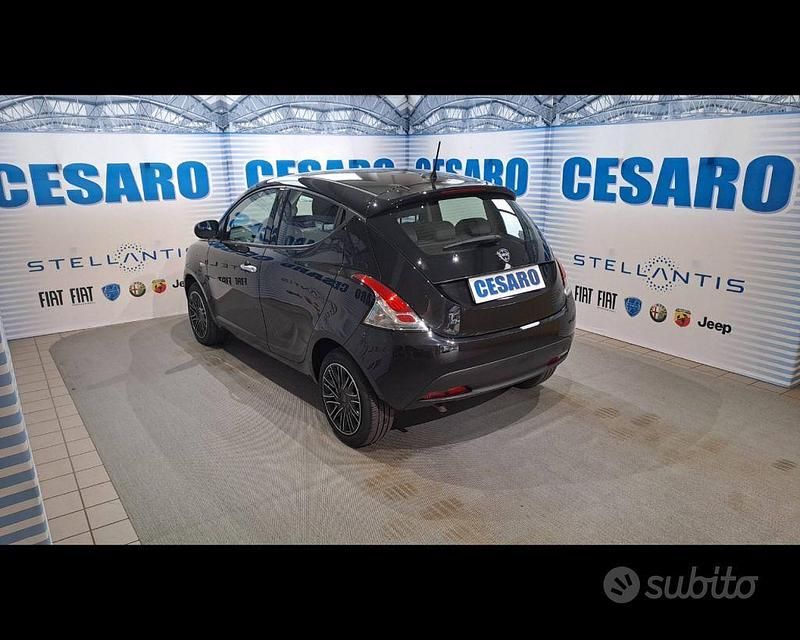 Usata Lancia Ypsilon S 70 CV (51 kW) 2024 Nero vulcano Utilitaria