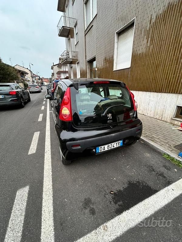 Usata Peugeot 107 68 CV (50 kW) 2006 Nero Utilitaria