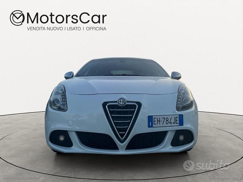 Usata Alfa Romeo Giulietta Distinctive 140 CV (102 kW) 2011 Bianco Utilitaria
