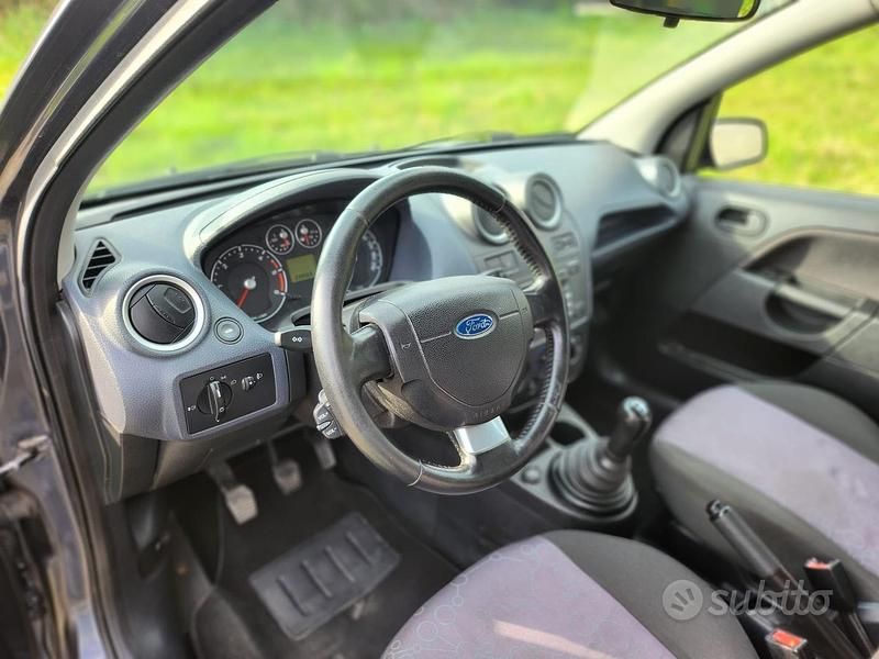 Usata Ford Fiesta 2008 Grigio Utilitaria