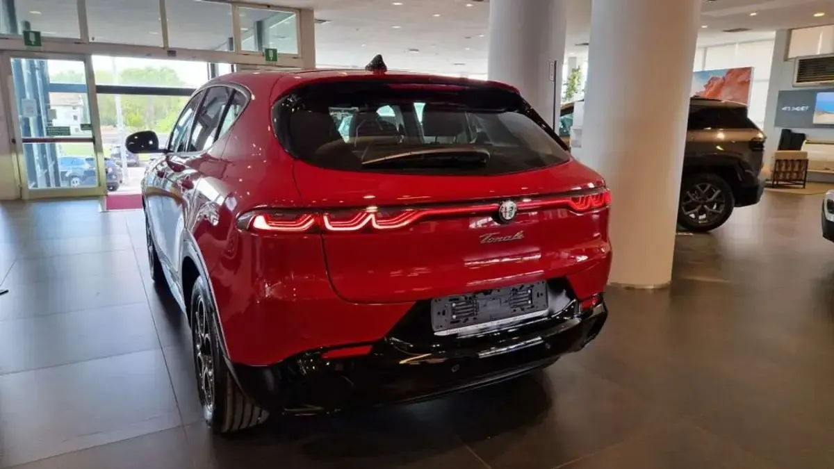 Nuova Alfa Romeo Tonale Sprint 160 CV (117 kW) 2026 Rosso SUV