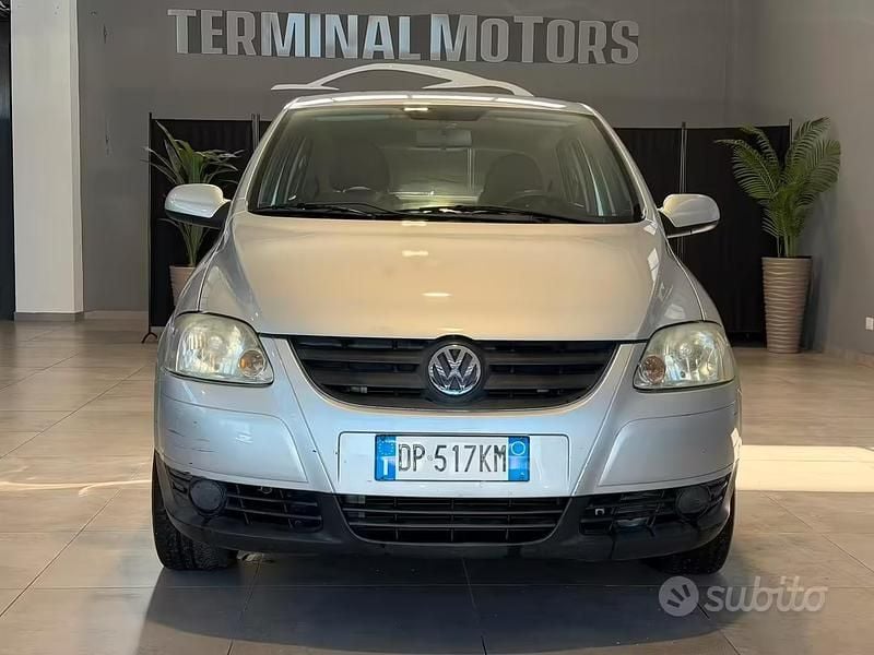 Begagnad VW Fox 54 HK (39 kW) 2008 Grå Halvkombi