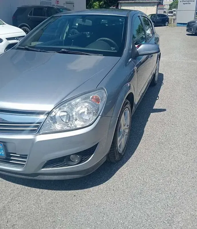 Usata Opel Astra Enjoy 116 CV (85 kW) 2009 Berlina
