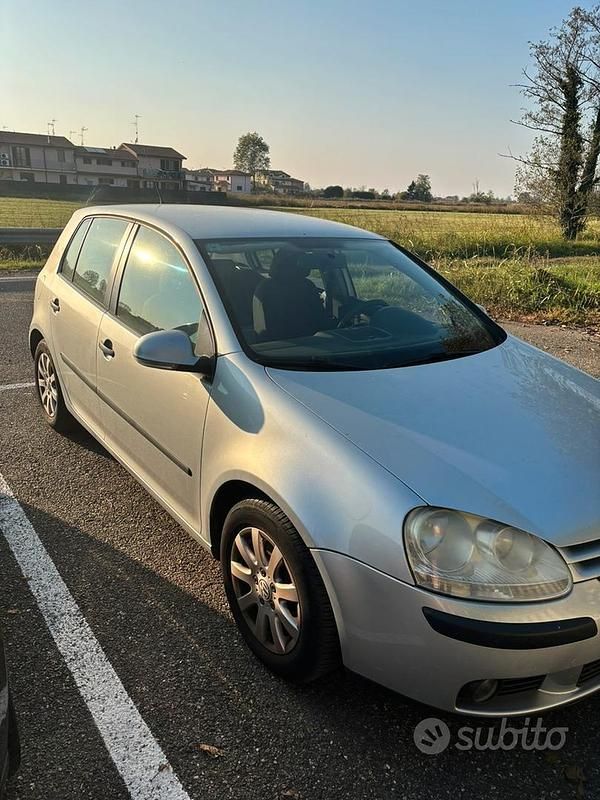 Usata VW Golf V 105 CV (77 kW) 2007 Grigio Berlina