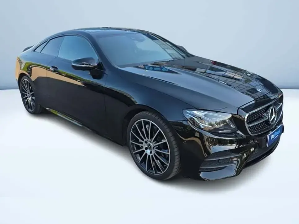 Usado Mercedes E400 Premium Plus 340 CV (250 kW) 2020 Negro Coupe