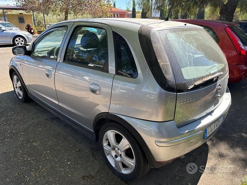 Usata Opel Corsa 80 CV (58 kW) 2005 Grigio Berlina