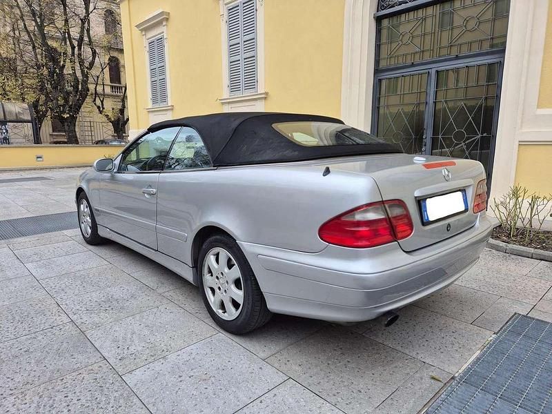 Usata Mercedes CLK200 192 CV (141 kW) 2002 Argento metallizzato Cabrio