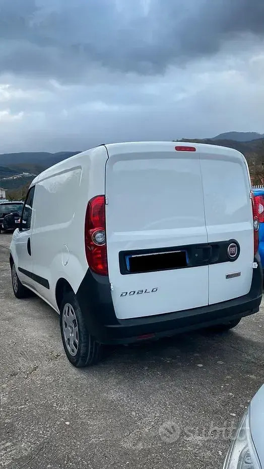 Usata Fiat Doblò S 120 CV (88 kW) 2021 Bianco Monovolume