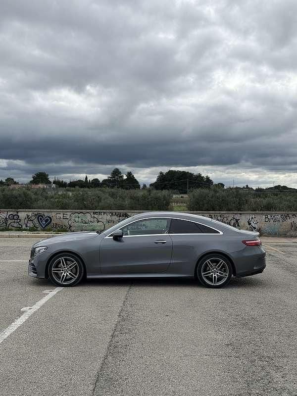 Usata Mercedes E220 AMG line 194 CV (142 kW) 2018 Grigio Coupé