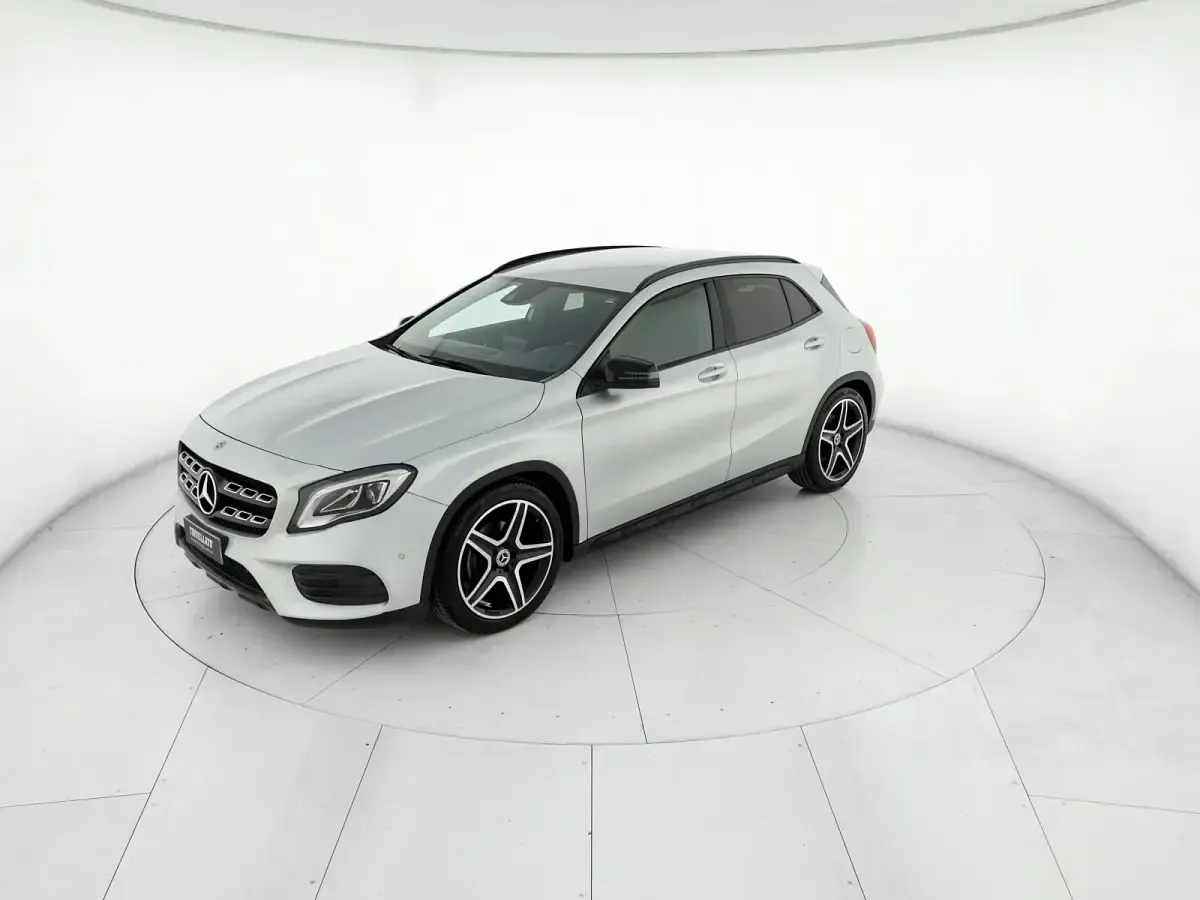 Usata Mercedes GLA200 Premium 136 CV (100 kW) 2019 Argento SUV