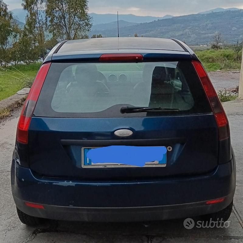 Usata Ford Fiesta 68 CV (50 kW) 2003 Blu Utilitaria