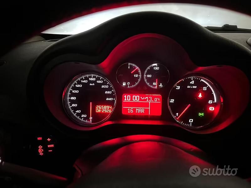 Usata Alfa Romeo 147 115 CV (84 kW) 2005 Grigio Utilitaria